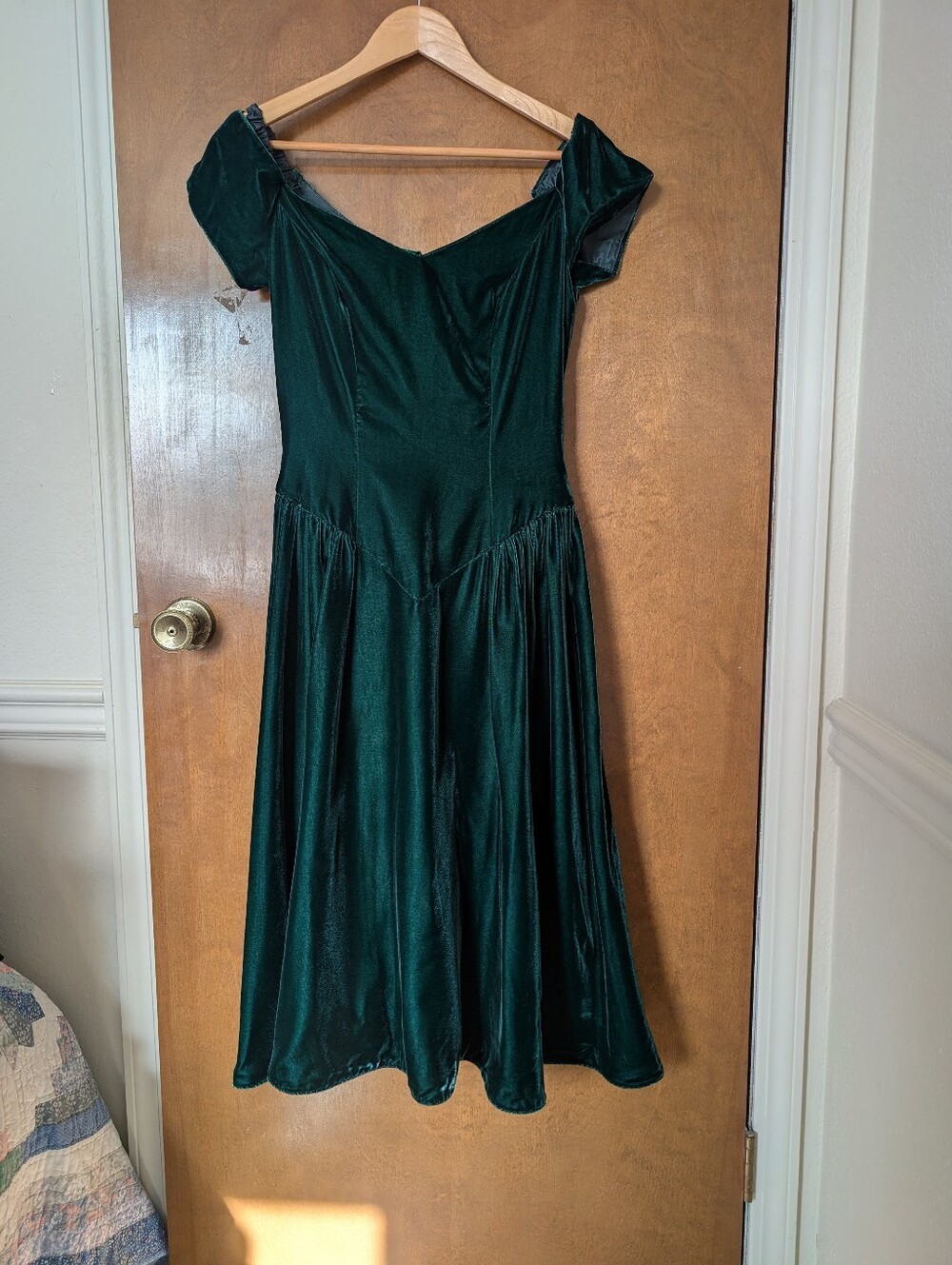 Vintage Forest Green Velvet Off the Shoulder Ren Faire Midi Fit And Flare Dress